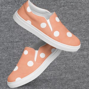 Zapatillas de lona con lunares color melocotón para mujer - Zapatillas naranja claro - Calzado color terracota - Zapatos con lunares