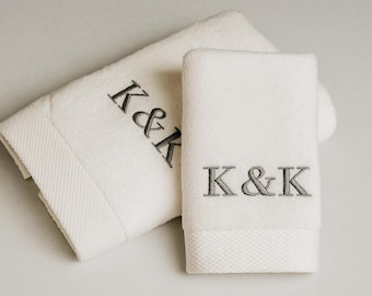 Ensemble de serviettes en coton turc à monogramme : cadeau brodé personnalisé