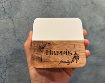 Posavasos de mármol y madera grabados, regalo personalizado para anfitriona