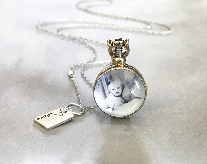Small Photo Locket Locket Necklace - Photo Locket Mini Round in Gold Tone - Glass Locket ...
