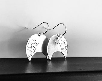 Eclipse Word oorbellen - handgemaakte maan oorbellen in zilver-Custom woorden