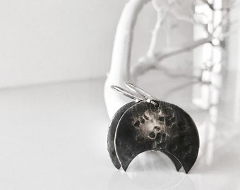Eclipse oorbellen-handgemaakte geoxideerde maan verklaring oorbellen in Sterling Zilver-wassende maan vorm oorbellen