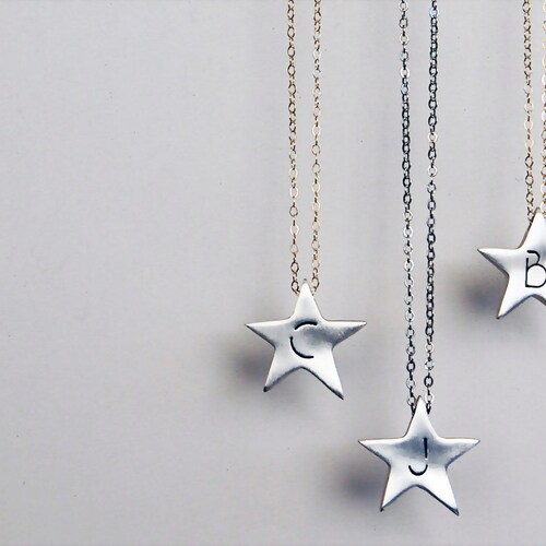 Shining Star collier initiale - fabriqué à la main en argent Sterling sur mesure avec une initiale