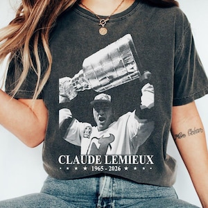 RIP Vintage shirt Claude Lemieux, 1965 2026 Memorial Tribute Tee, hockeylegende fan cadeau, NJ retro grafisch T-shirt rust in vrede