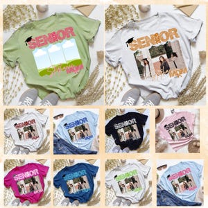 Può includere: Una collezione di t-shirt a maniche corte in vari colori, ognuna con la scritta SENIOR 2026, un'icona di tocco di laurea, tre cornici per foto e il nome Stephanie MOM stampato in corsivo sulla parte anteriore.