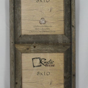 Puede incluir: Un marco de fotos doble rústico con acabado de madera envejecida. Cada sección muestra el texto "Rustic decor" y "8x10". El marco está hecho de materiales 100% reciclados.