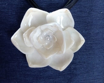 Deluxe ShellFlower Ribbon Necklace: White with PEARL