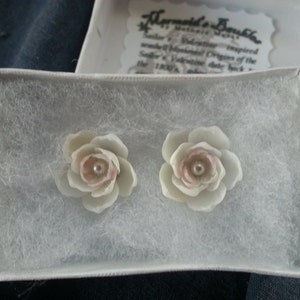 CUSTOM Seashell Flower Post Earrings handcrafted with Vintage 1920's shells Limited Availability image 3