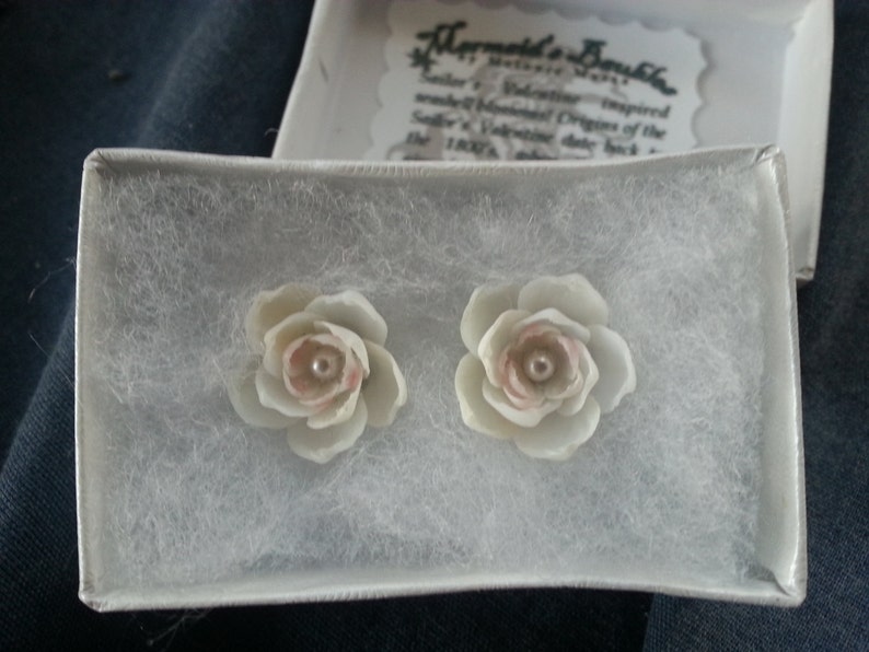 CUSTOM Seashell Flower Post Earrings handcrafted with Vintage 1920's shells Limited Availability image 3