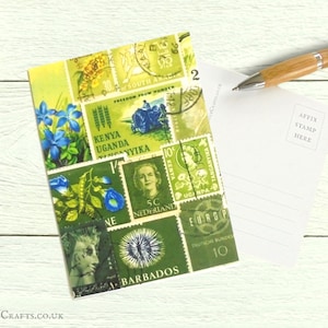 Grün Postkarte 8er Set - Briefmarkendruck | Moos-oliv ombre, blaue Blumen - Vintage Briefmarken Collage | A6 postcrossing Karten