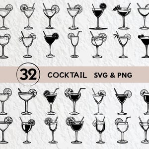 Può includere: Un set di 32 file SVG e PNG di cocktail in bianco e nero. Le immagini mostrano diversi bicchieri da cocktail con forme e design diversi, tra cui un bicchiere da martini, un bicchiere da margarita, un bicchiere alto e un bicchiere da champagne. Ogni bicchiere è decorato con un semplice design, come una fetta di limone, una ciliegia o una cannuccia.