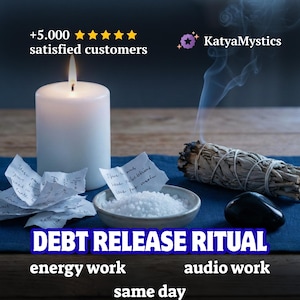 Op de afbeelding: Een set van drie keramische mokken met een gespikkelde, matte afwerking. De mokken zijn in de kleuren crème, lichtgrijs en donkergrijs. Elke mok heeft een eenvoudig, minimalistisch ontwerp, perfect voor koffie of thee.