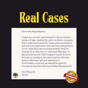 Puede incluir: Un testimonio digital titulado Real Cases que presenta un mensaje de Hyram a KatyaMystics sobre una solicitud de empleo y una entrevista. Un sello dorado de garant&iacute;a del 100% est&aacute; en la esquina inferior derecha sobre fondo blanco.