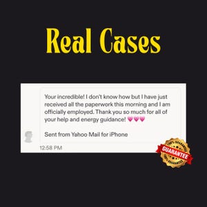 Puede incluir: Un fondo negro con el texto amarillo Real Cases en la parte superior. Debajo hay un cuadro de mensaje de correo electr&oacute;nico blanco con texto sobre empleo y gu&iacute;a energ&eacute;tica, tres corazones rosas y un sello dorado 100% Guarantee.