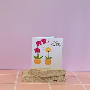 Carte. Orchidée en pot. Joyeux anniversaire. Vierge