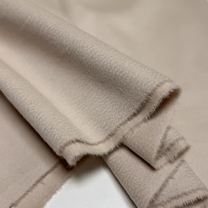 Discover a high-quality Cashmere in Pearl color. This Fabric is ideal for coats and jackets. Cashmere is a luxurious fabric, made with cashmere and wool fibers, extremely soft and comfortable to wear. This fabric gives the things made from this fabric a luxurious look and superb calm.  
Features:
✔️The Zibelino fabric