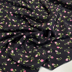 Italian Silk Excellence: High-quality Flower Pattern Silk Fabric, Real Designer Silk Crepe de Chine for Designer Sewing