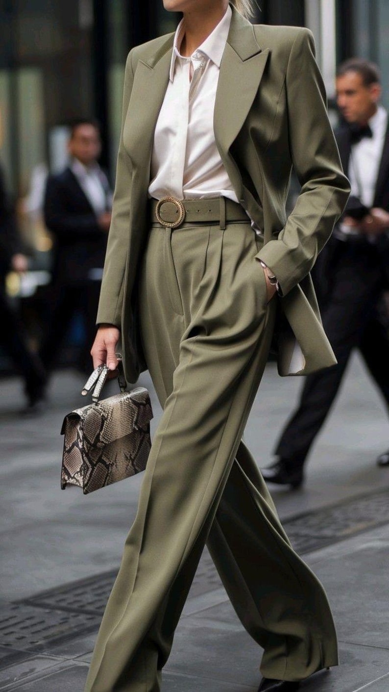 Discover a high-quality Merino Wool in sage color (olive) with a touch of Cashmere thread. This Fabric is ideal for suits, trousers. Merino Wool is a luxurious fabric, made with cashmere fibers, extremely soft and comfortable to wear. This fabric lends a sophisticated look and style to the items made from it.