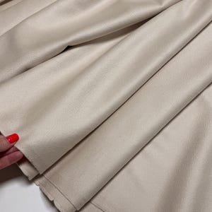Discover a high-quality Cashmere in Pearl color. This Fabric is ideal for coats and jackets. Cashmere is a luxurious fabric, made with cashmere and wool fibers, extremely soft and comfortable to wear. This fabric gives the things made from this fabric a luxurious look and superb calm.  
Features:
✔️The Zibelino fabric