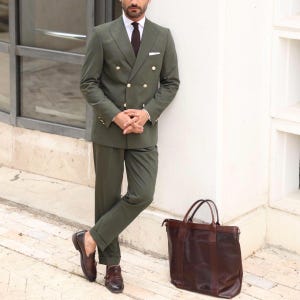 Discover a high-quality Merino Wool in sage color (olive) with a touch of Cashmere thread. This Fabric is ideal for suits, trousers. Merino Wool is a luxurious fabric, made with cashmere fibers, extremely soft and comfortable to wear. This fabric lends a sophisticated look and style to the items made from it.
