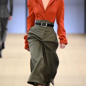 Discover a high-quality Merino Wool in sage color (olive) with a touch of Cashmere thread. This Fabric is ideal for suits, trousers. Merino Wool is a luxurious fabric, made with cashmere fibers, extremely soft and comfortable to wear. This fabric lends a sophisticated look and style to the items made from it.