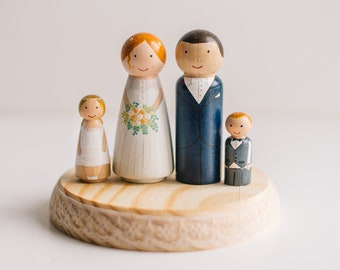Wedding Cake Toppers with kids. Peg Doll cake topper. Custom wedding cake topper. Wedding cake toppers with kid and pets. Caketopper family