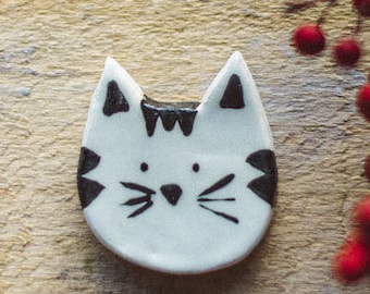Cat brooch, cute cat brooch, ceramic brooch, nature accessories, Little cat brooch, Cat pin. Handmade clay brooch.Ceramic