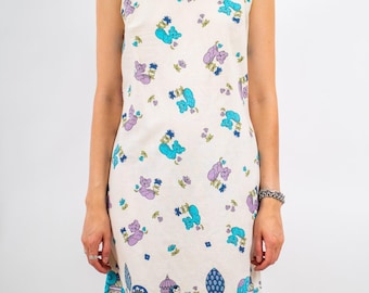 1960s Novelty Cat and Village Print Shift Dress V082