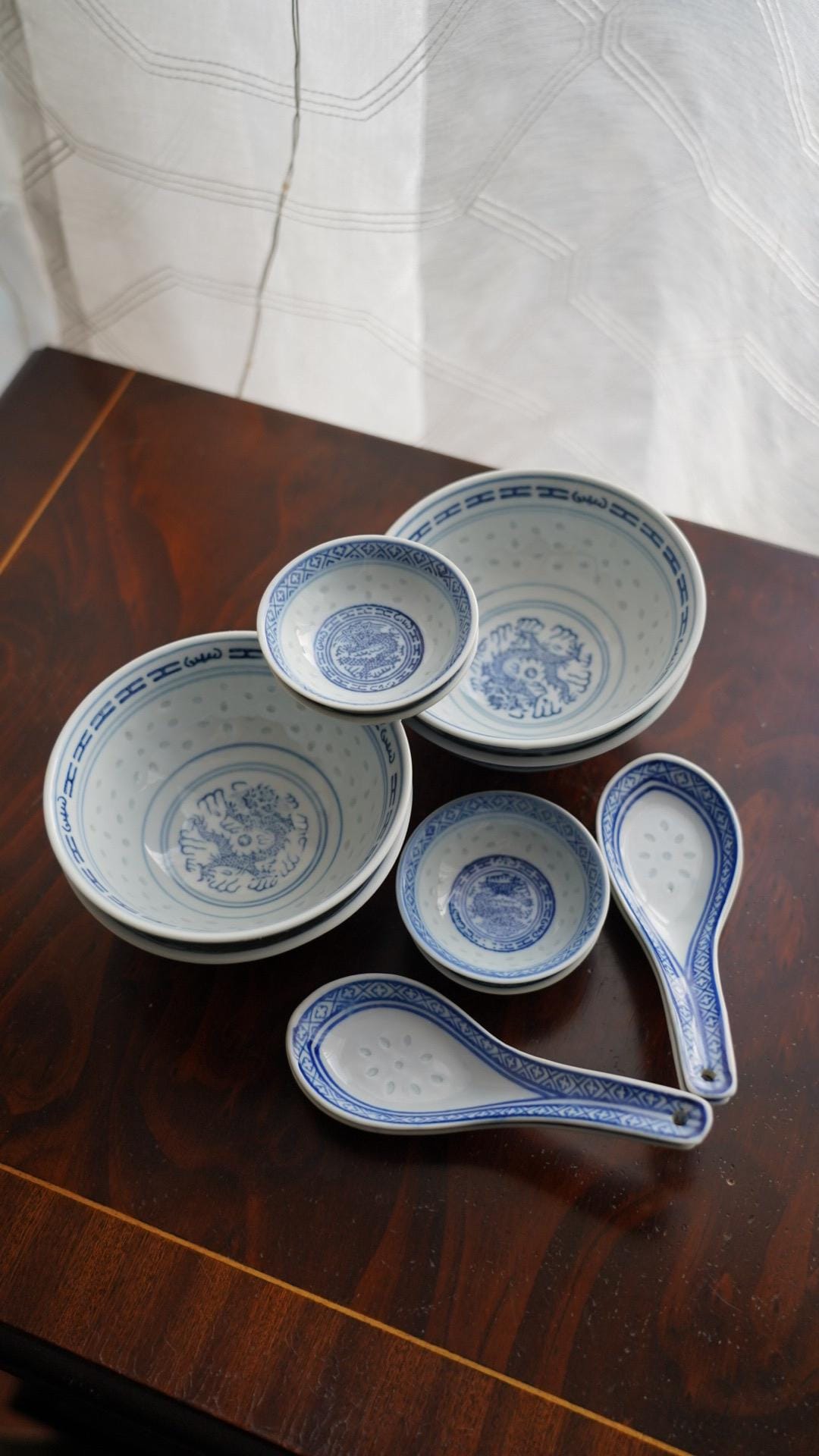 Blue & White Chinese Rice Pattern Bowl Set – Bowls and Soup Spoons