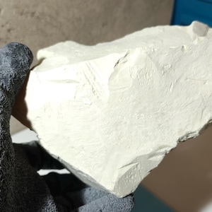 Un grosso pezzo di argilla URAL (gialla, di qualità alimentare, sapore di nocciola) - 1 pezzo ogni 1000 g