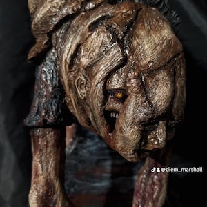 Escultura de Lisa Trevor de Resident Evil, estatua hecha a mano