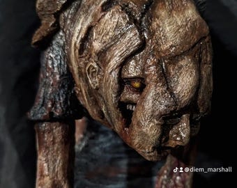 Lisa Trevor-staty handgjord | Resident Evil-figur 39 cm | Mansion Horror-skulptur | Anpassad resinsamlare