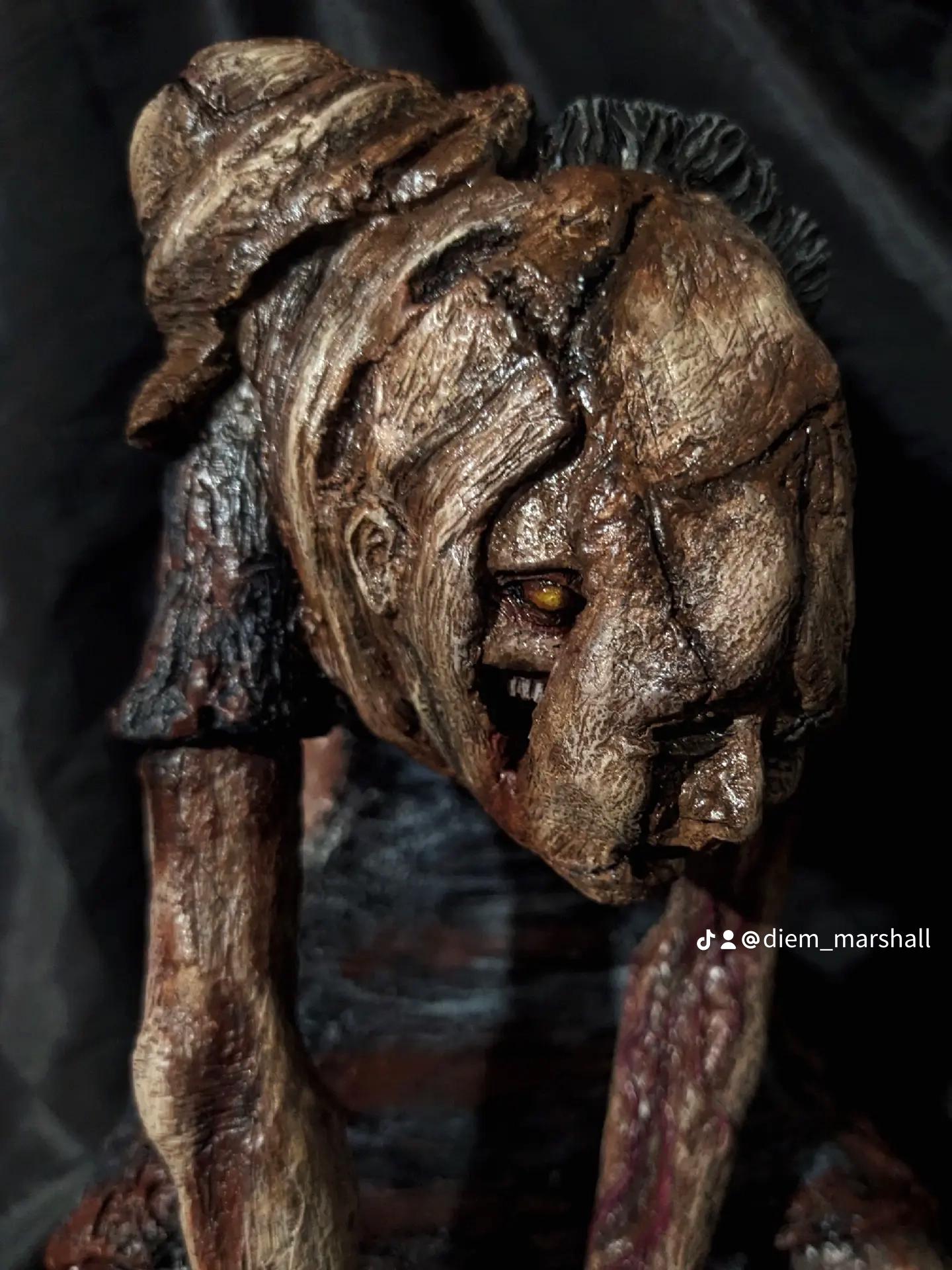 Lisa Trevor Statue Handmade | Resident Evil Figure 39cm | Mansion