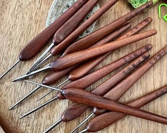 Qi Zhen Fang Gen 4 Rosewood Crochet Hook: Large Groove for Soft