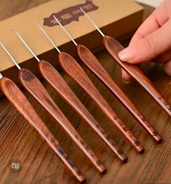 Rosewood Crochet Hook: Brand - Qi Zhen Fang, Ergonomic Wooden