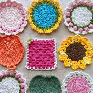Juego de posavasos de crochet hechos a mano, flores y hojas coloridas, almohadillas para tazas de bebidas personalizables, decoración de mesa de café, regalo para amantes del té, regalo para el otoño