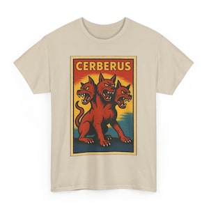 Puede incluir: Una camiseta beige con un gráfico retro de Cerbero, el perro de tres cabezas de la mitología griega. La ilustración es en rojo, amarillo y azul, con la palabra "CERBERUS" en la parte superior.