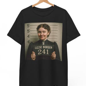 Maglietta con foto segnaletica di Lizzie Borden, maglietta retrò vintage con meme sui veri crimini per uomo e donna, maglietta unisex con grafica umoristica nera, regalo per un mistero