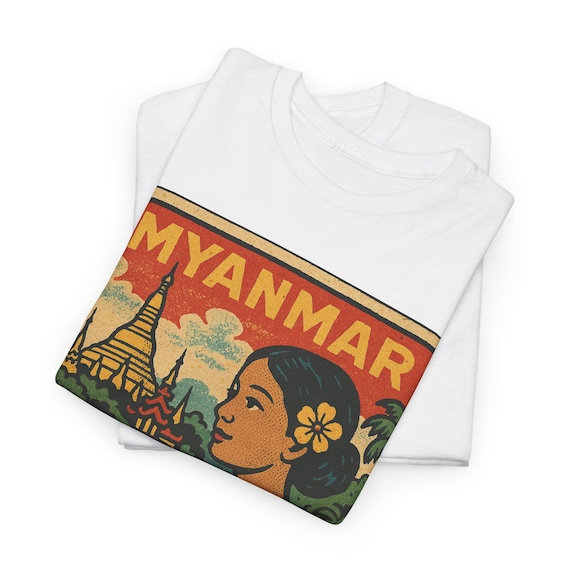 【レア】ヴィンテージ ミャンマー 精神の国 エッセイと写真 英語版 貴重 旅行 ミャンマーコミックTシャツ ユニセックス レトロスタイル