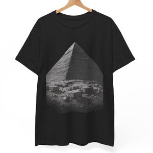 Great Pyramid of Giza T Shirt Unisex | Ancient Egypt Graphic Tee | Mystical Desert Monument Print | Timeless Heritage Gift for Explorers