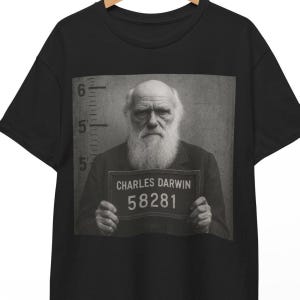 Charles Darwin Mugshot T-Shirt, Vintages lustiges Wissenschafts-T-Shirt für Männer und Frauen, Unisex Retro Top, Geschenk für Biologen, Evolution Meme Shirt
