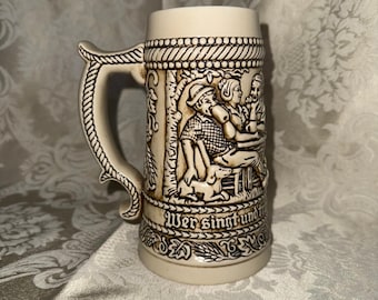 Jarra de cerveza alemana antigua con relieve de escena de taberna, WF Rottenbach, 6,5 pulgadas.