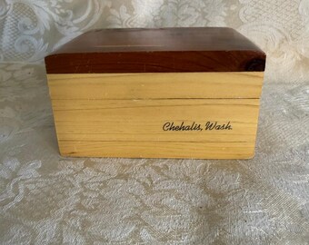 Caja de baratijas de madera estilo Chehalis Wash vintage, recuerdo de cedro.