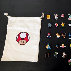 48 Count Mario Minifiguren mit einer individuell bestickten Tasche