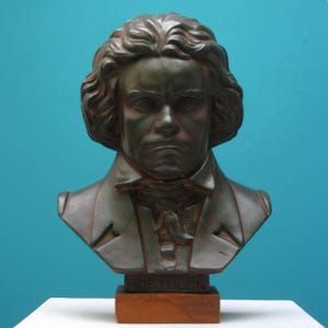 Vintage 1960s Plaster Beethoven Bust – Classical Composer Statue on Wooden Base, Made in Greece (20x28x13cm)