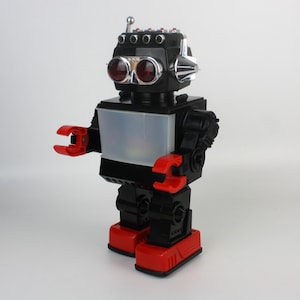 Vintage 1980s Saturn Toy Robot by Kamco – Decorative Collectible – 30cm Tall