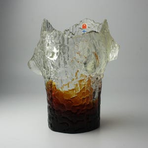 Vintage 1970s Kumela Glass Vase by Pertti Santalahti – Textured Scandinavian Art Glass – Finnish Design – Brown & Clear Ice Glass, 19cm