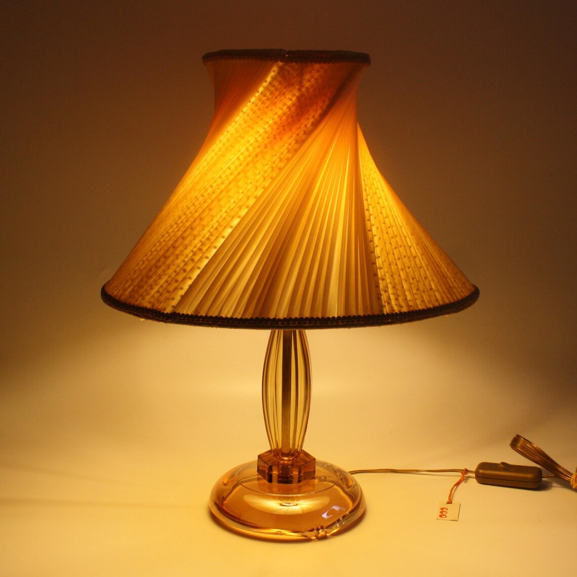 Art Deco Table Lamp: Iridescent Glass Base, Twisted Fabric Shade, foto 3 di 5