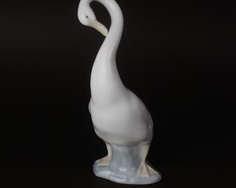 Vintage NAO Lladro Goose Figurine: Elegant Porcelain Bird Sculpture