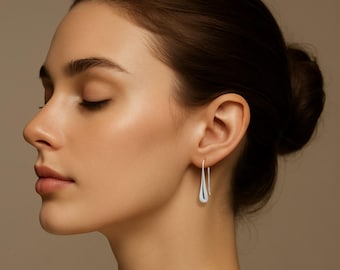 Polished Sterling Silver Teardrop Earrings – Contemporary Lightweight Dangles, Elegant Everyday Silver Jewellery